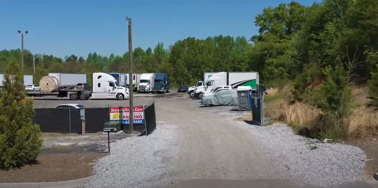 Braselton Yard, GA — photo 1 of 5