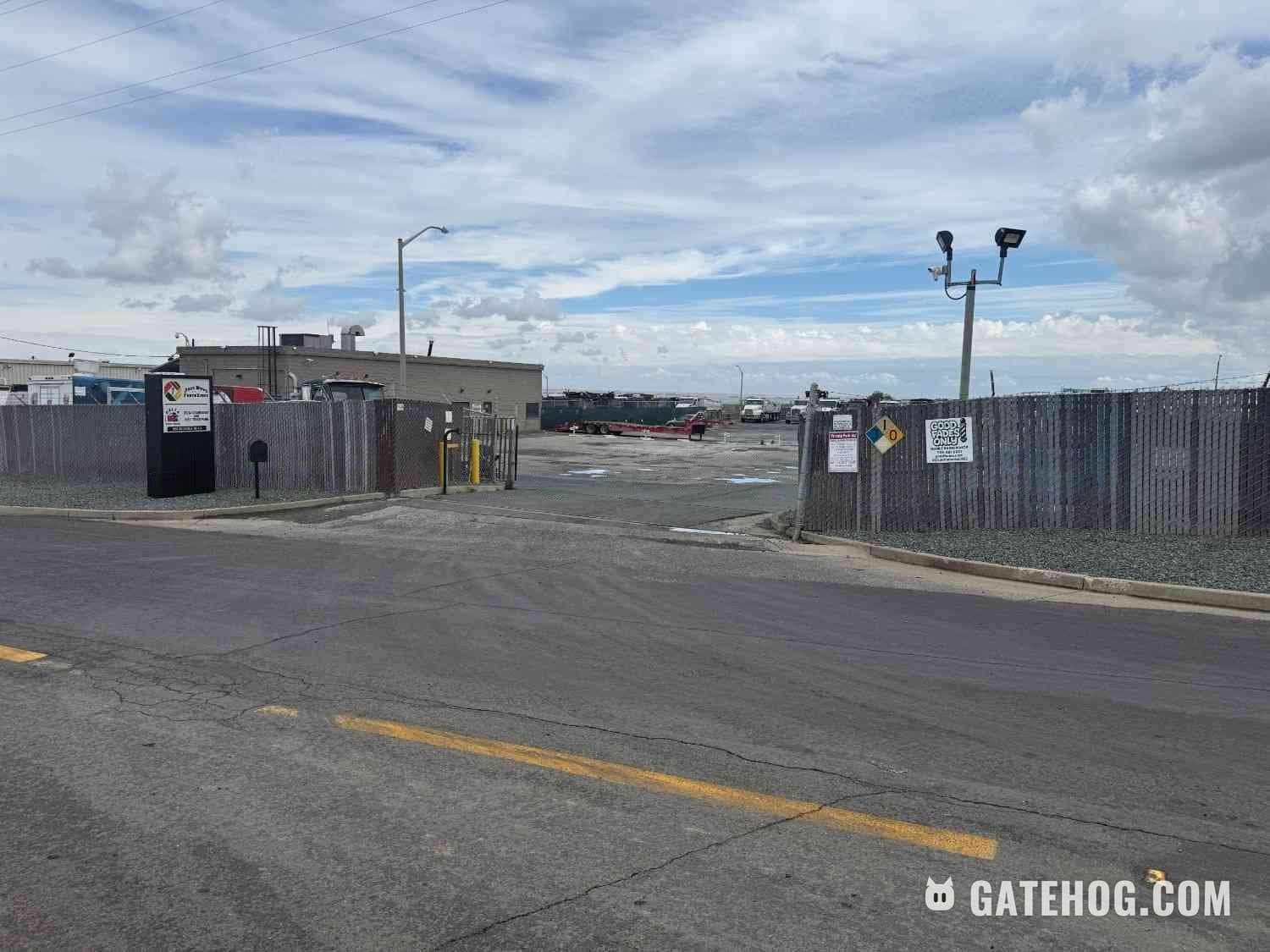 Bay Point Yard, CA — photo 3 of 3